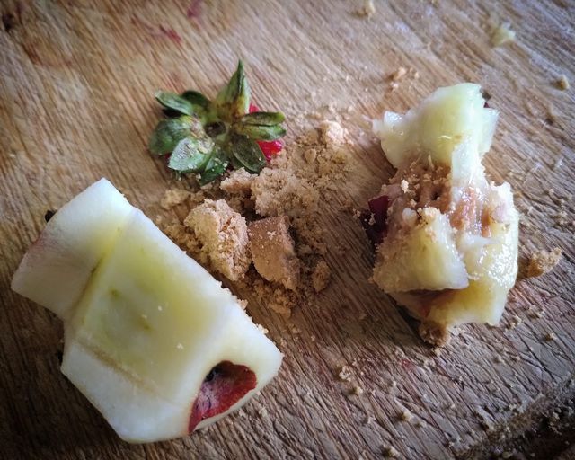 Papa de maçã, morango e bolacha