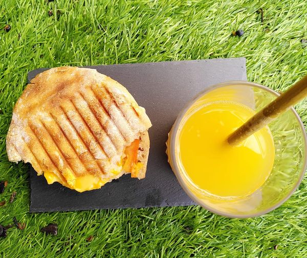 Tosta de queijo e tomate